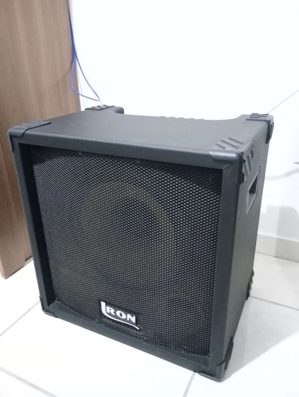 Cubo amplificador para contrabaixo
