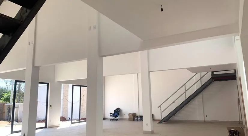 Lojão com 330m2  - Alphaville - Rio das Ostars  - Foto 2