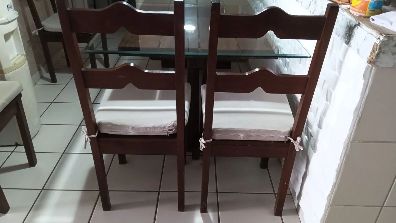Mesa madeira maciça com tampo de vidro + 06 cadeiras  - Foto 2