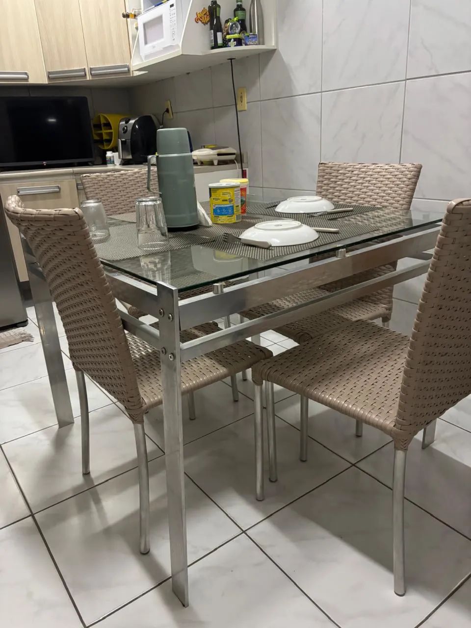 Mesa de vidro com 4 cadeiras 