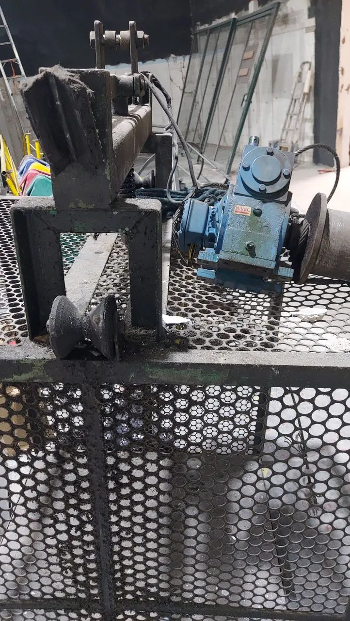 Moto e gaiola para elevador de carga 