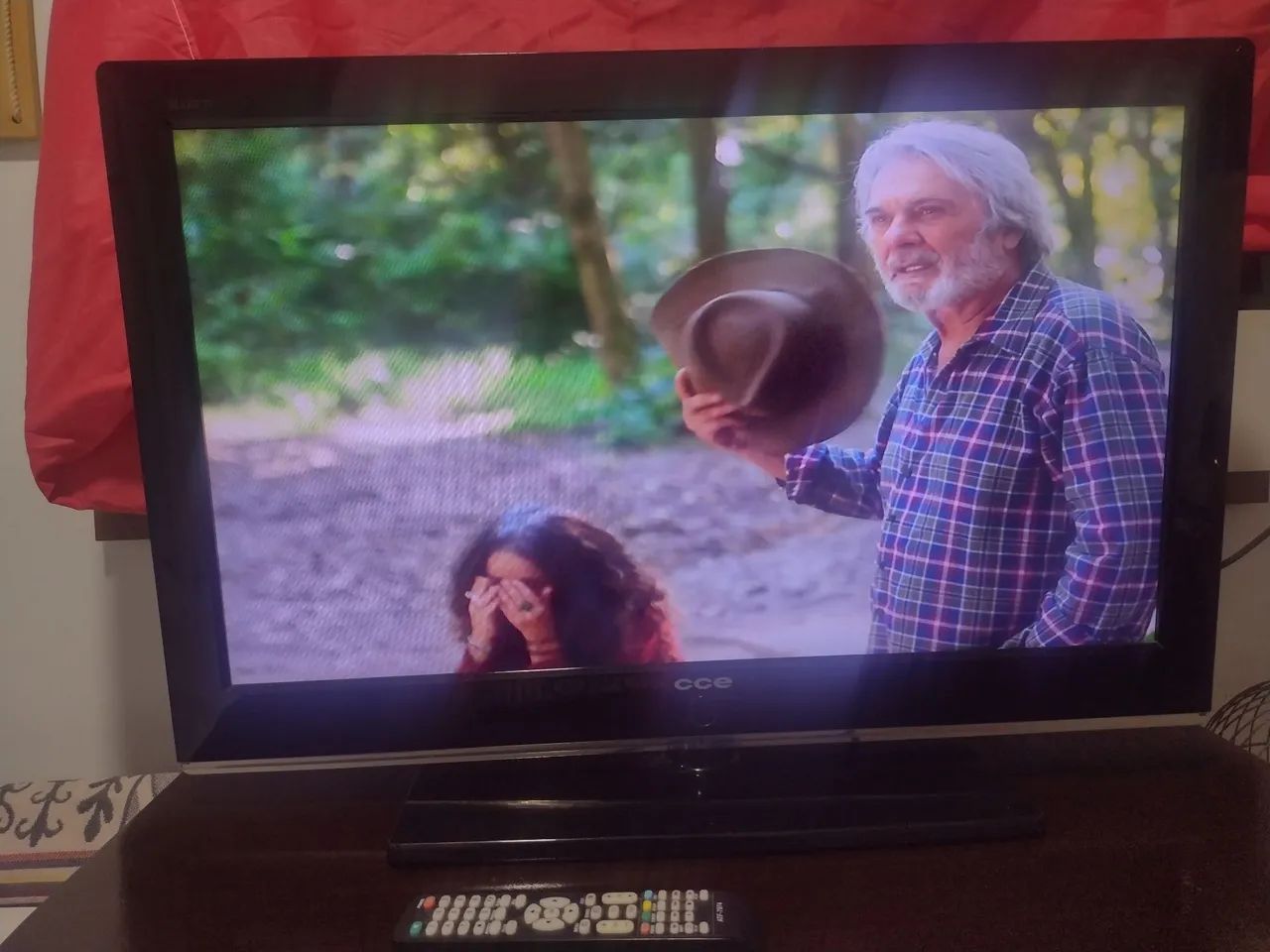 Tv cce em perfeito estado 