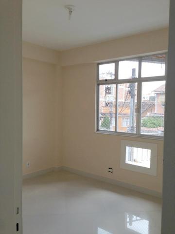 Excelente apartamento de frente com varandão, 3 quartos na Vila da Penha - Foto 14