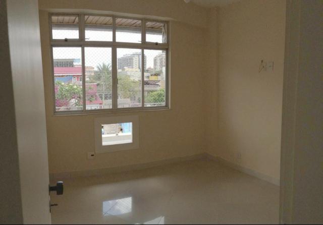 Excelente apartamento de frente com varandão, 3 quartos na Vila da Penha - Foto 19
