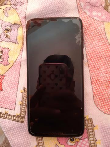Vendo Motorola G7 Power Tela trincada funcionando perfeitamente