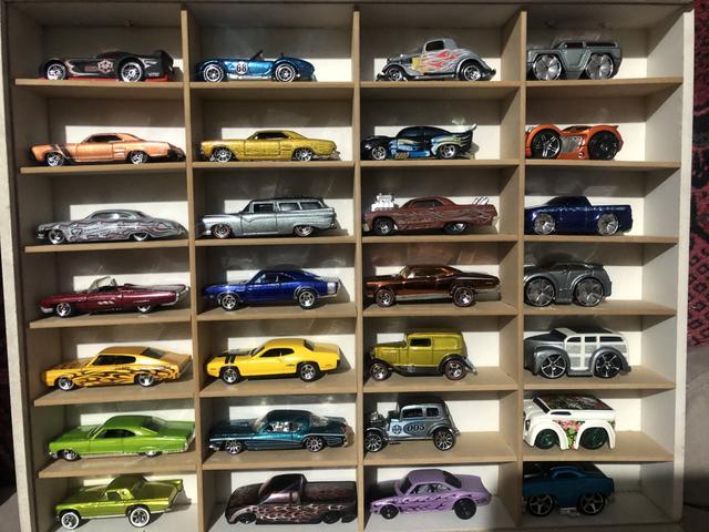 Miniaturas hot wheels cada caixa 300 - Foto 3