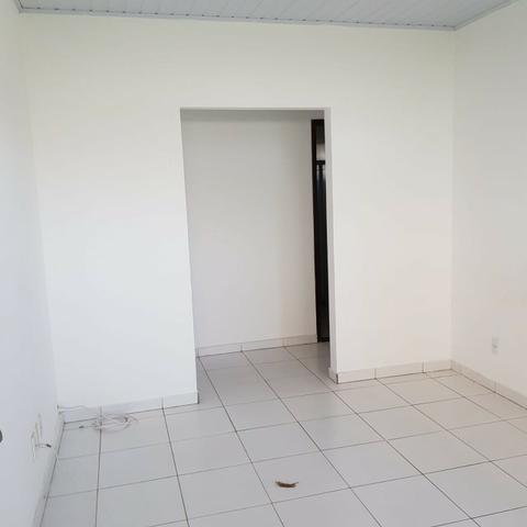 Apartamento de 2/4, a 2km da praia, no Centro de Lauro de Freitas - Foto 2