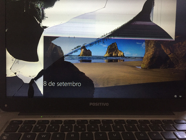 Notebook,funciona normalmente!! Mas a tela está quebrada!