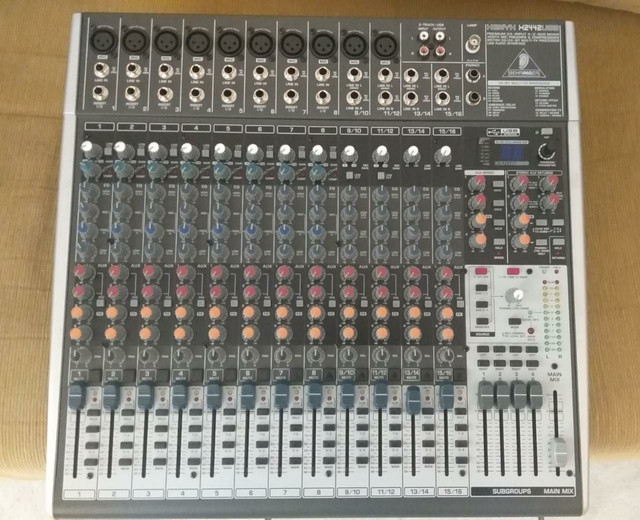 Mesa de som Behringer xenix 2442usb