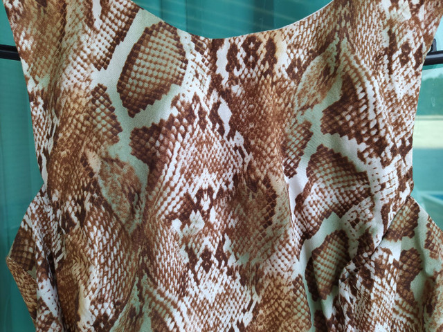 Vestido curto Tam. G Animal Print com laterais abertas, usado 2x - Foto 3