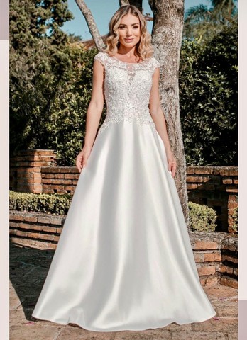 vestido de noiva em zibeline e bordados, decote coraçã