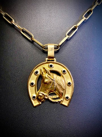 Pingente  em ouro 18 k Ferradura com Cavalo