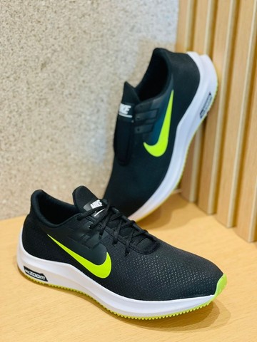 Tênis esportivo