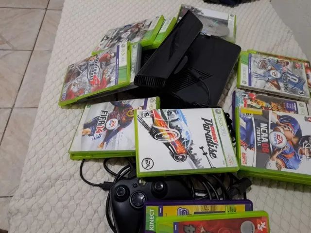 Vendo 20 jogos do Xbox 360 todos originais com 3 controles