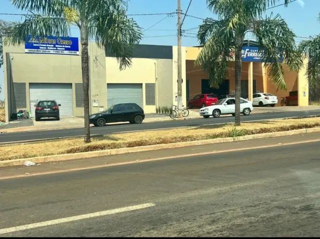 Galpão/Depósito/ Loja Comercial em Uberaba para Aluguel