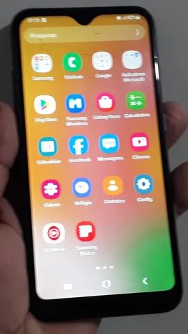 Celular bem conservado, 32gigas de memória. 