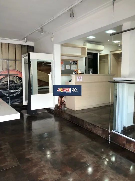 Salão com 60m² e 2 vagas de garagem para alugar no Jardim Maia - por R$ 5.000,00 - Foto 6