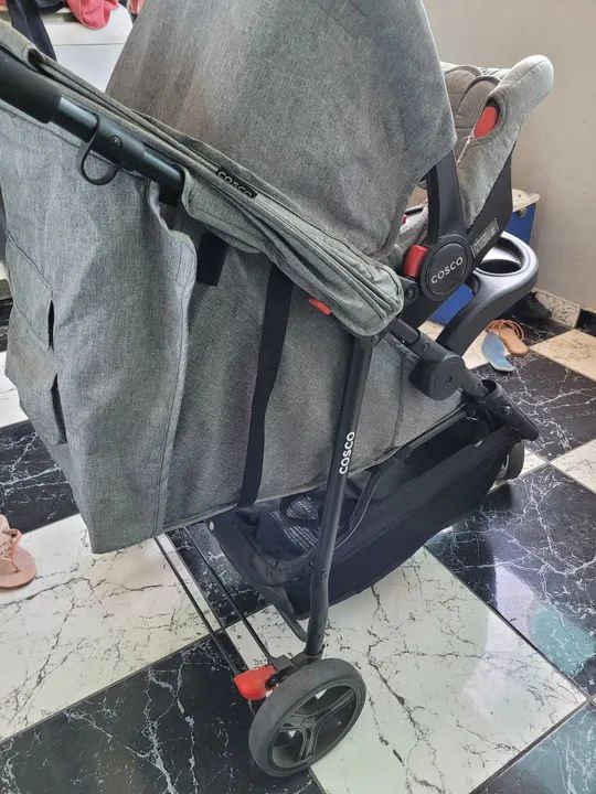 Carrinho para bebê com bebê conforto Cosco - Foto 5