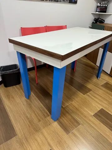  Mesa retangular  toda em compensado, tampo em fórmica 70x1,35 excelente - Foto 4