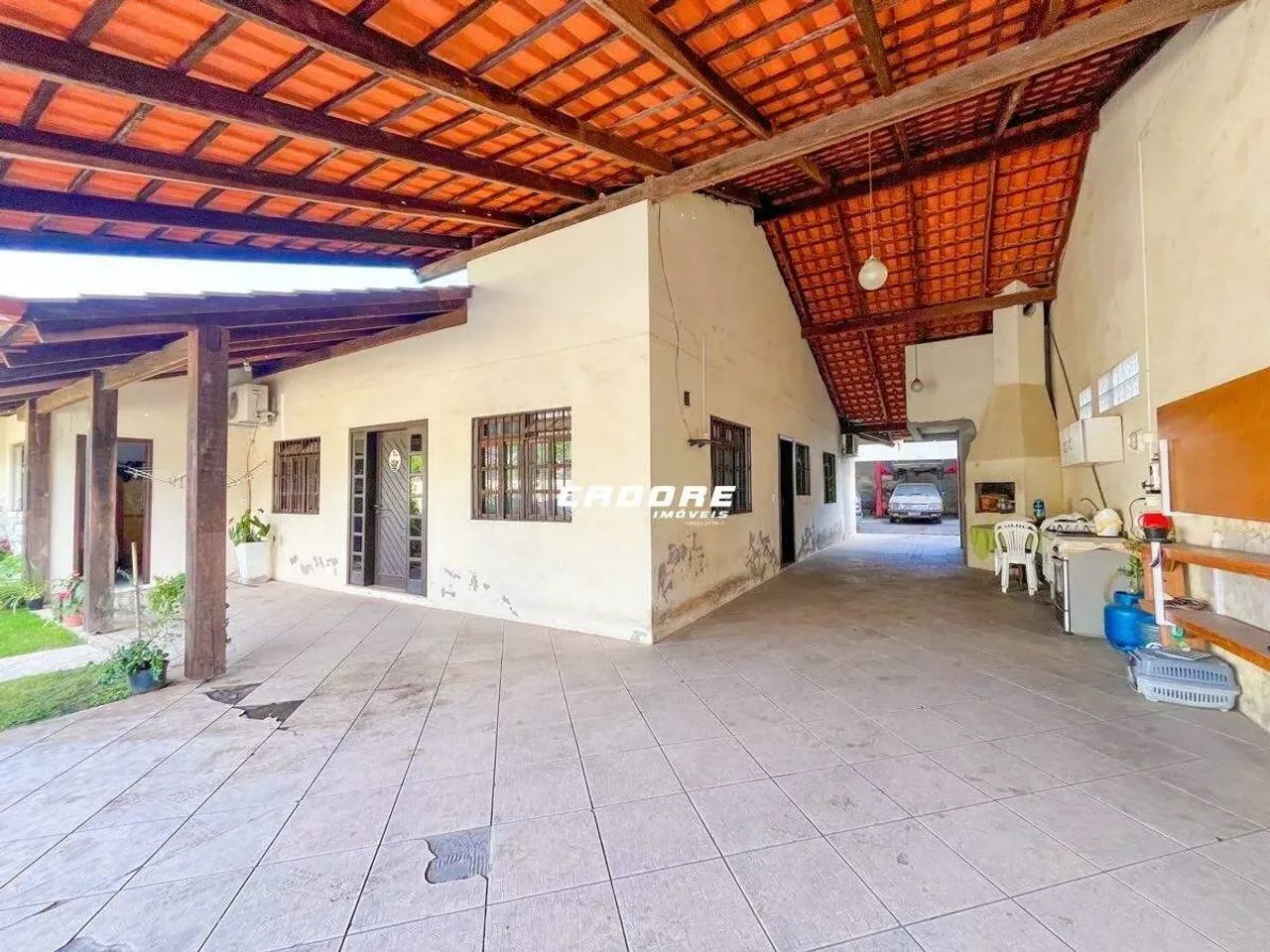 Casa averbada com galpão aos fundos. - Foto 4