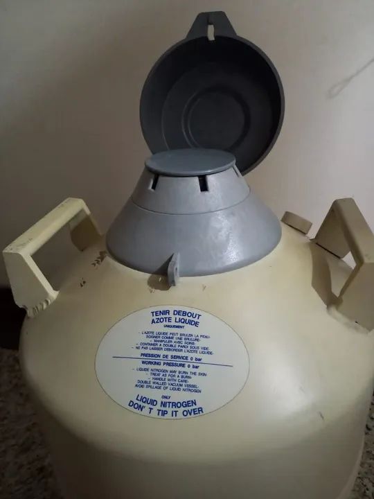 Botijão para armazenamento de nitrogênio líquido. - Foto 3