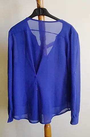 Blusa feminina de seda, semi nova, cor azul, transparente. Sem marca. - Foto 2