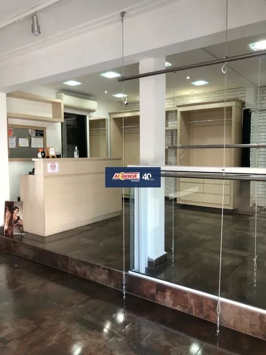 Salão com 60m² e 2 vagas de garagem para alugar no Jardim Maia - por R$ 5.000,00 - Foto 7