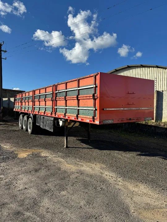 Carreta randon ano 2002 graneleira com pneus pra cavalo toco.