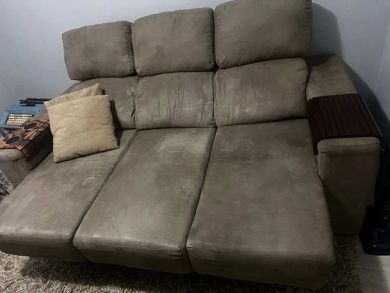BAIXEI O PRECO Sofá 3 lugares com chessi retrátil Sofás e Poltronas