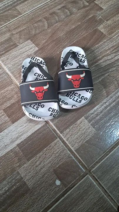 Chinelos do Chicago Bulls