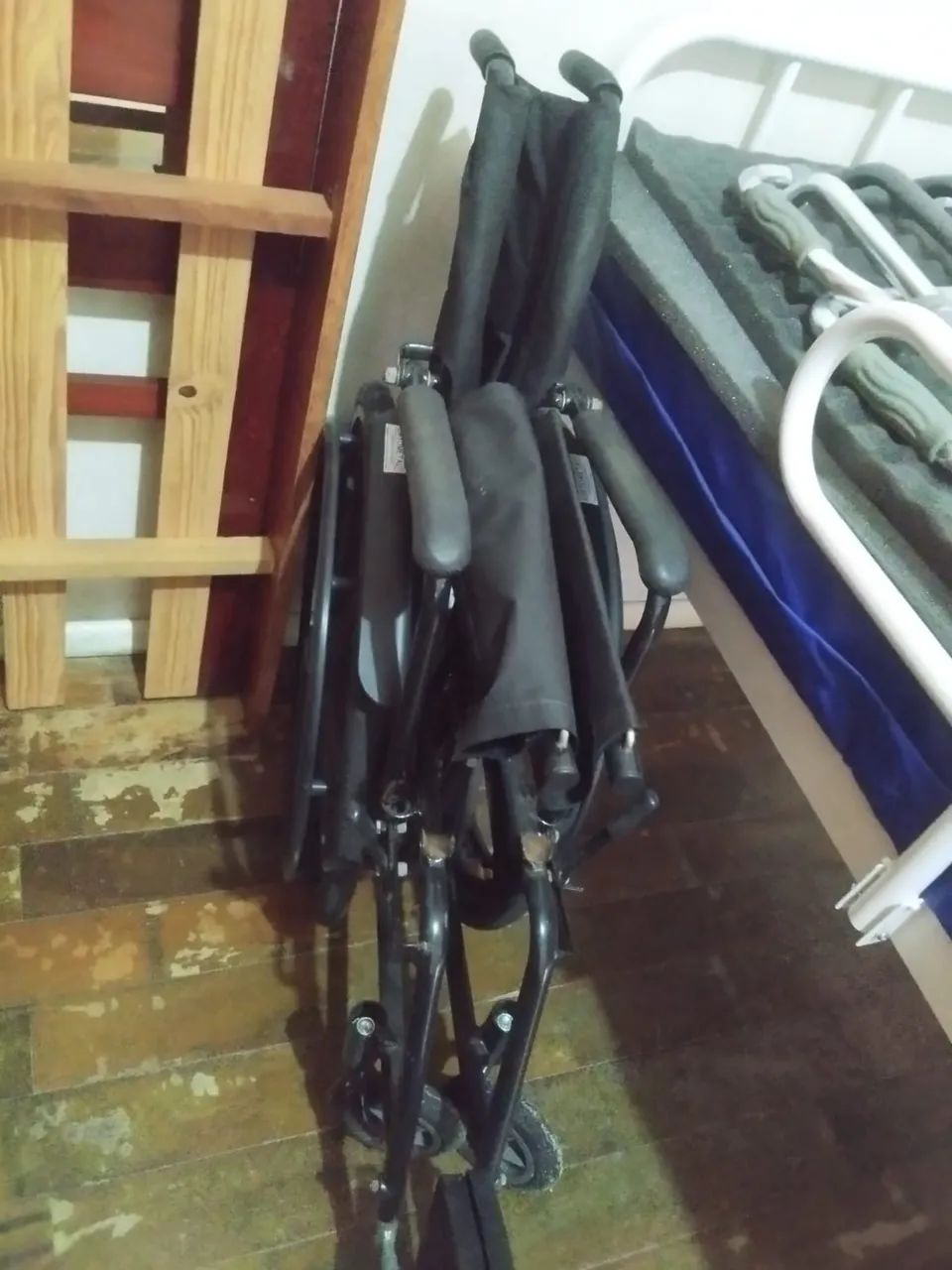 Cadeira de Rodas usada - Foto 3