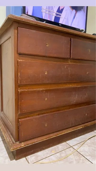 Cômoda de madeira antiga