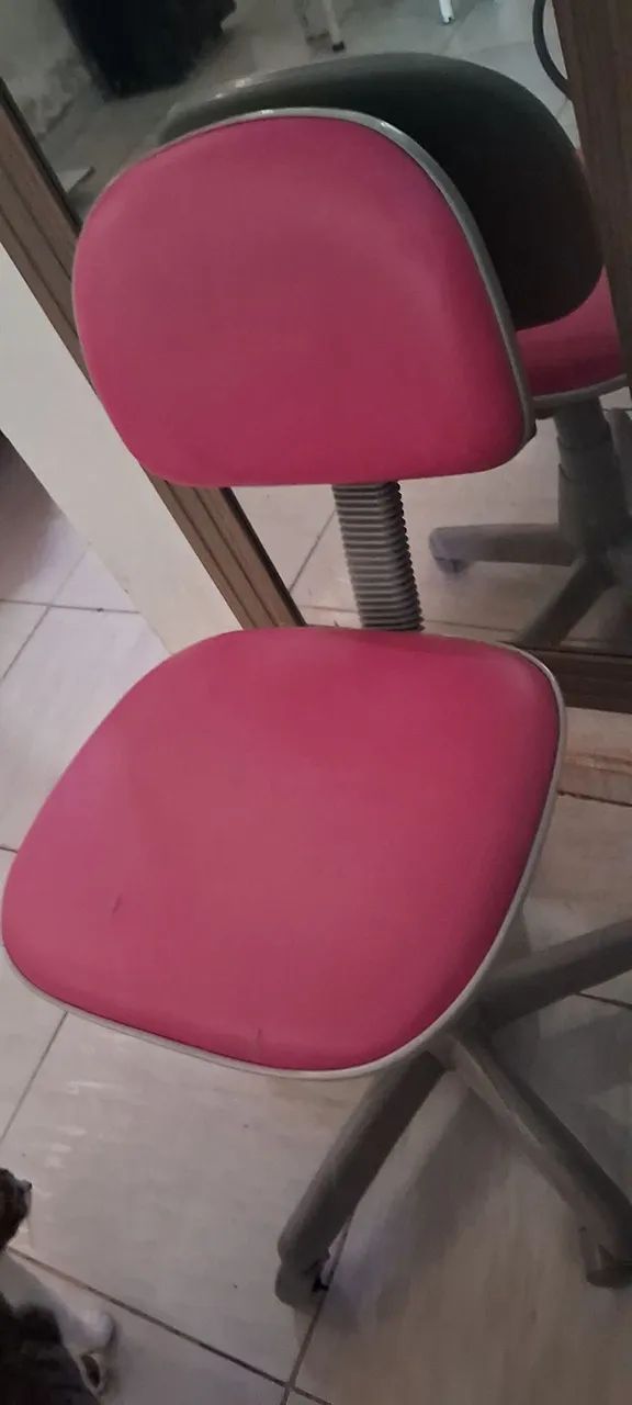 Cadeira Giratória Rosa