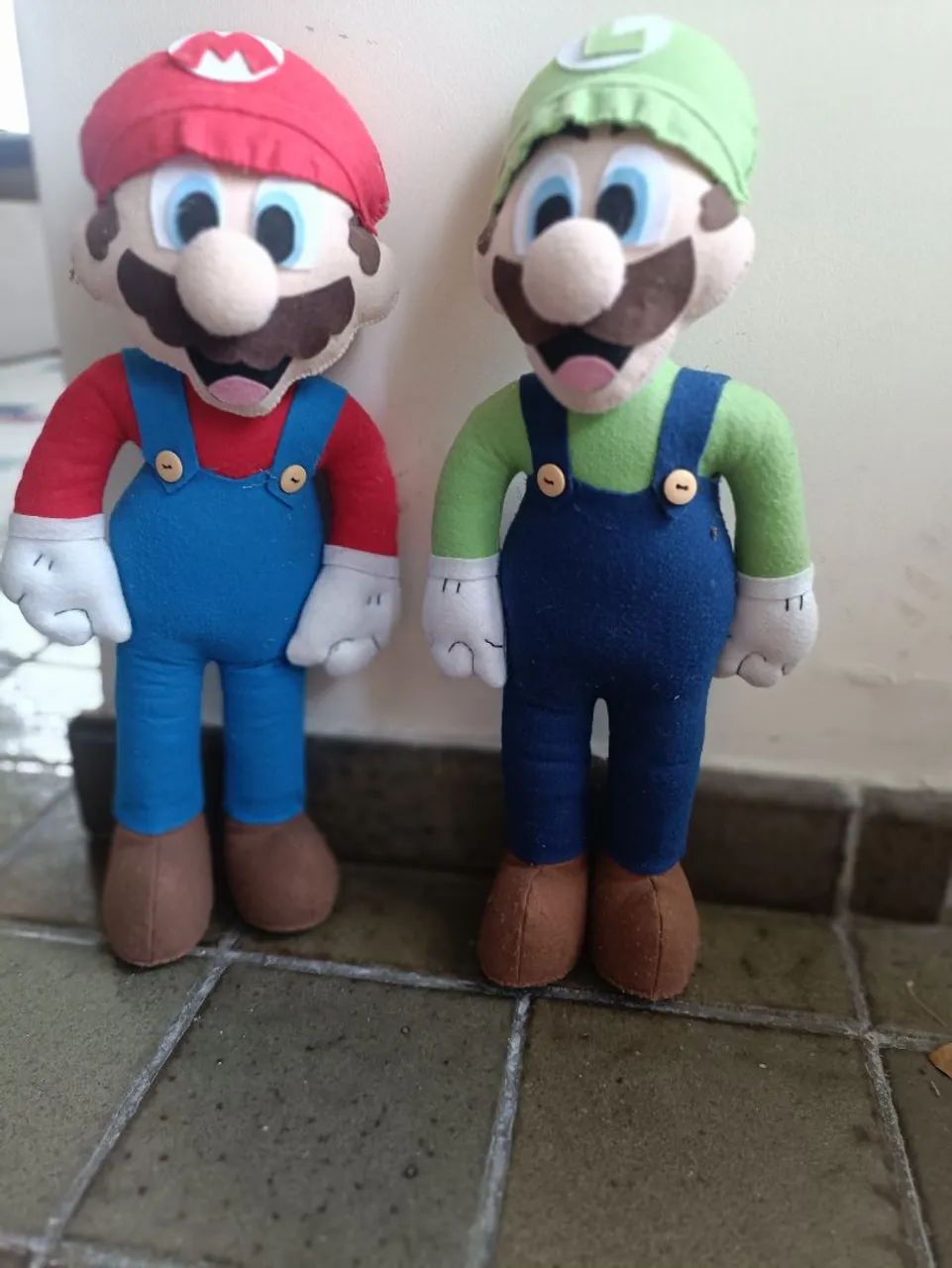 Bonecos de feltro Mario e Luigi, medindo 45 cm de altura - Foto 3