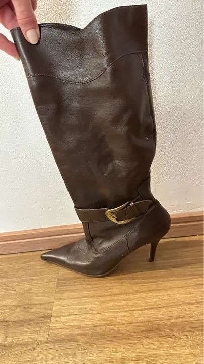 Bota de cano alto marrom