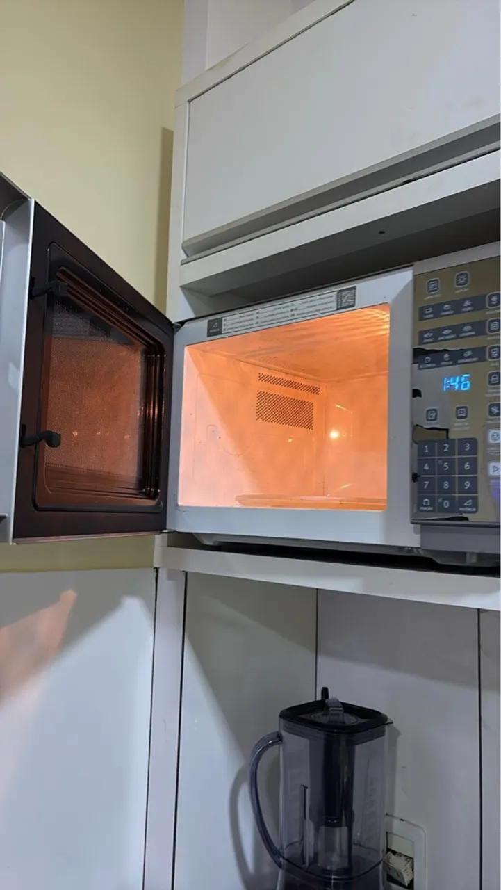 Micro-ondas Electrolux impecável