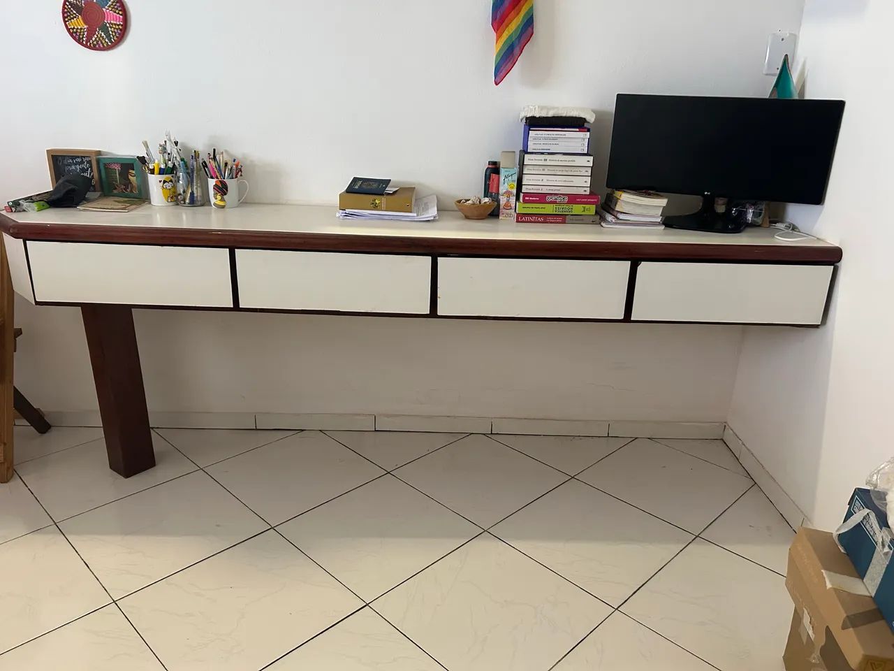 Escrivaninha de madeira64960531070723122