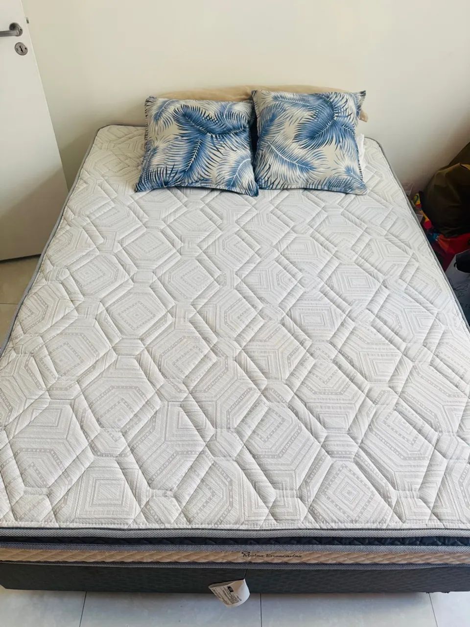 Cama Box Queen com Colchão
