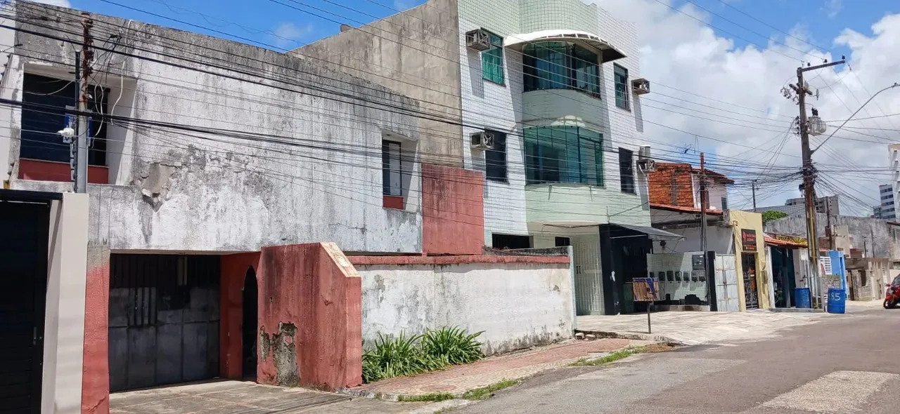 Imóvel para venda tem 260 metros quadrados com 3 quartos em Grageru - Aracaju - SE