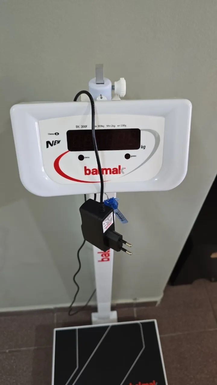 Balança Digital Bk-300fan Pesar E Medir Pessoas 300kg Balmak Cor Branco 110V/220V - Foto 2
