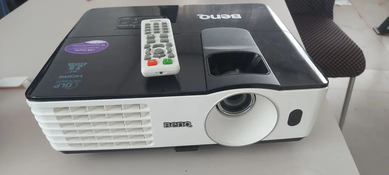 Estou liquidando, Projetor benq hdmi rca rgb sem detalhes