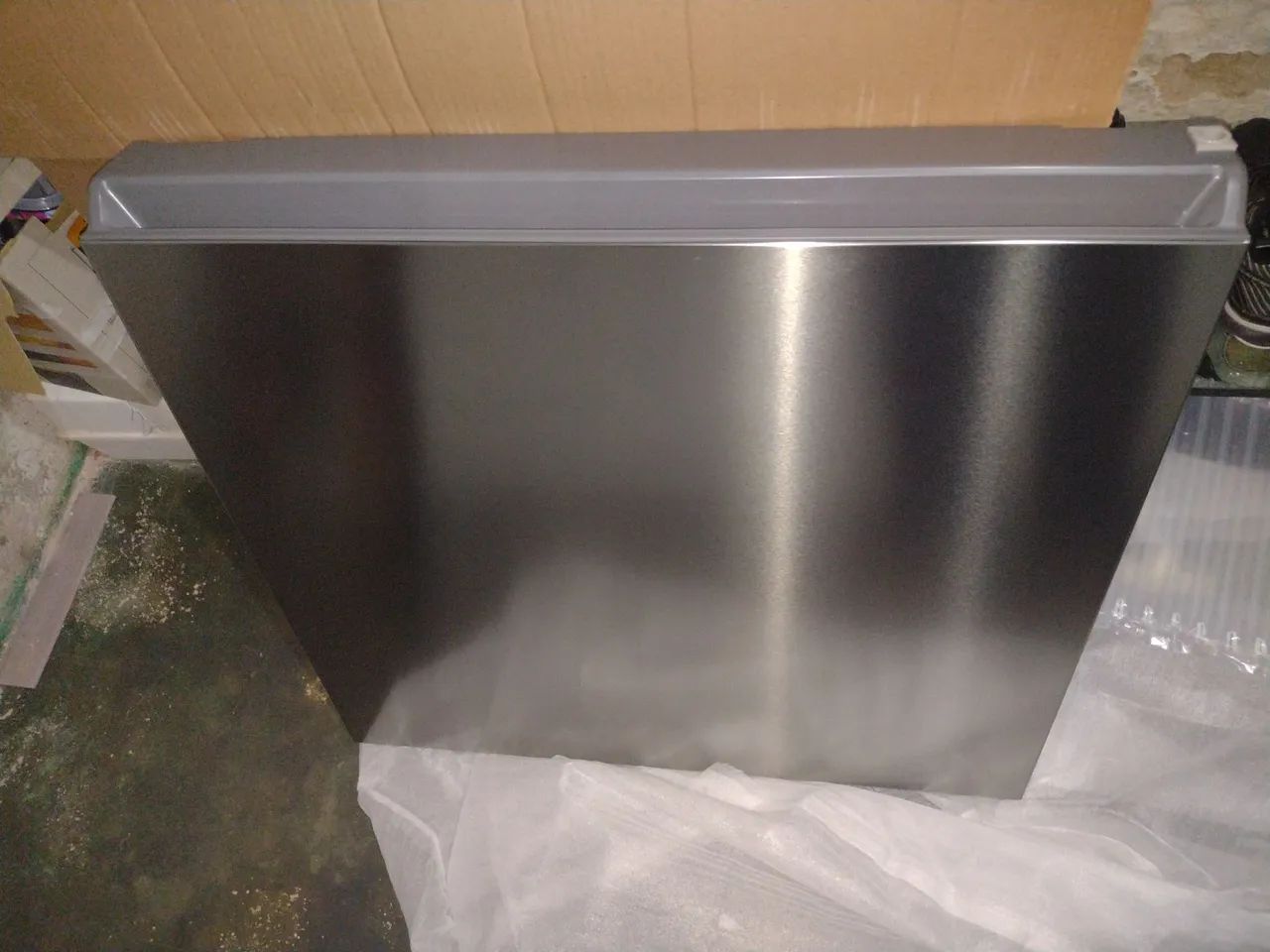 Tampa  do freezer da Eletrolux im8s nova na caixa  - Foto 3