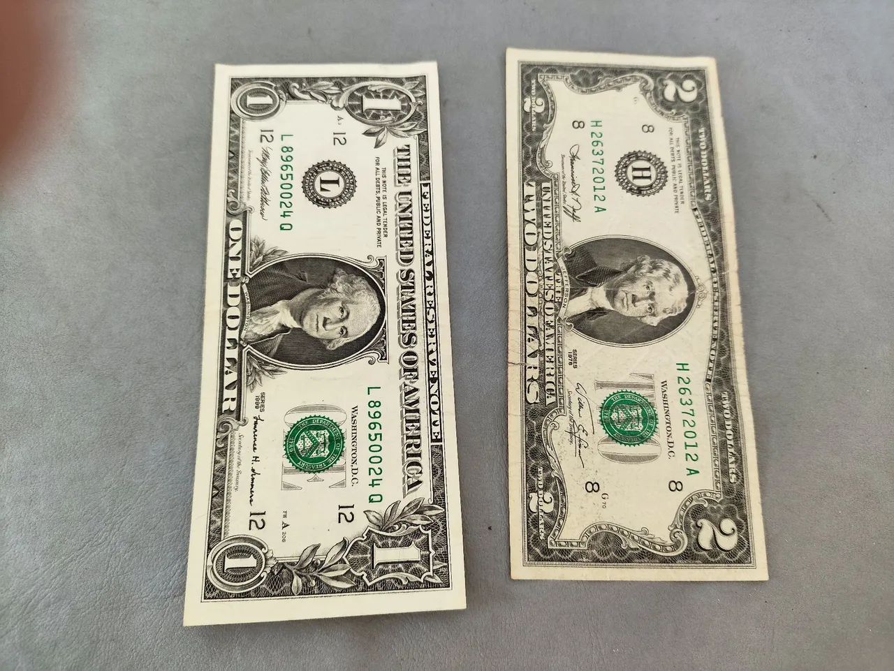 Dois dólares e um dólar americanos - Notas antigas