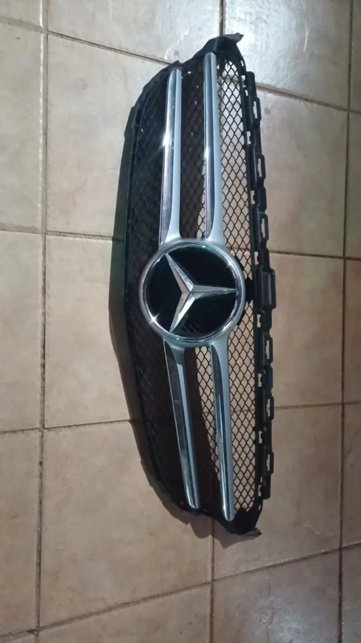 Grade Dianteira Mercedes-Benz