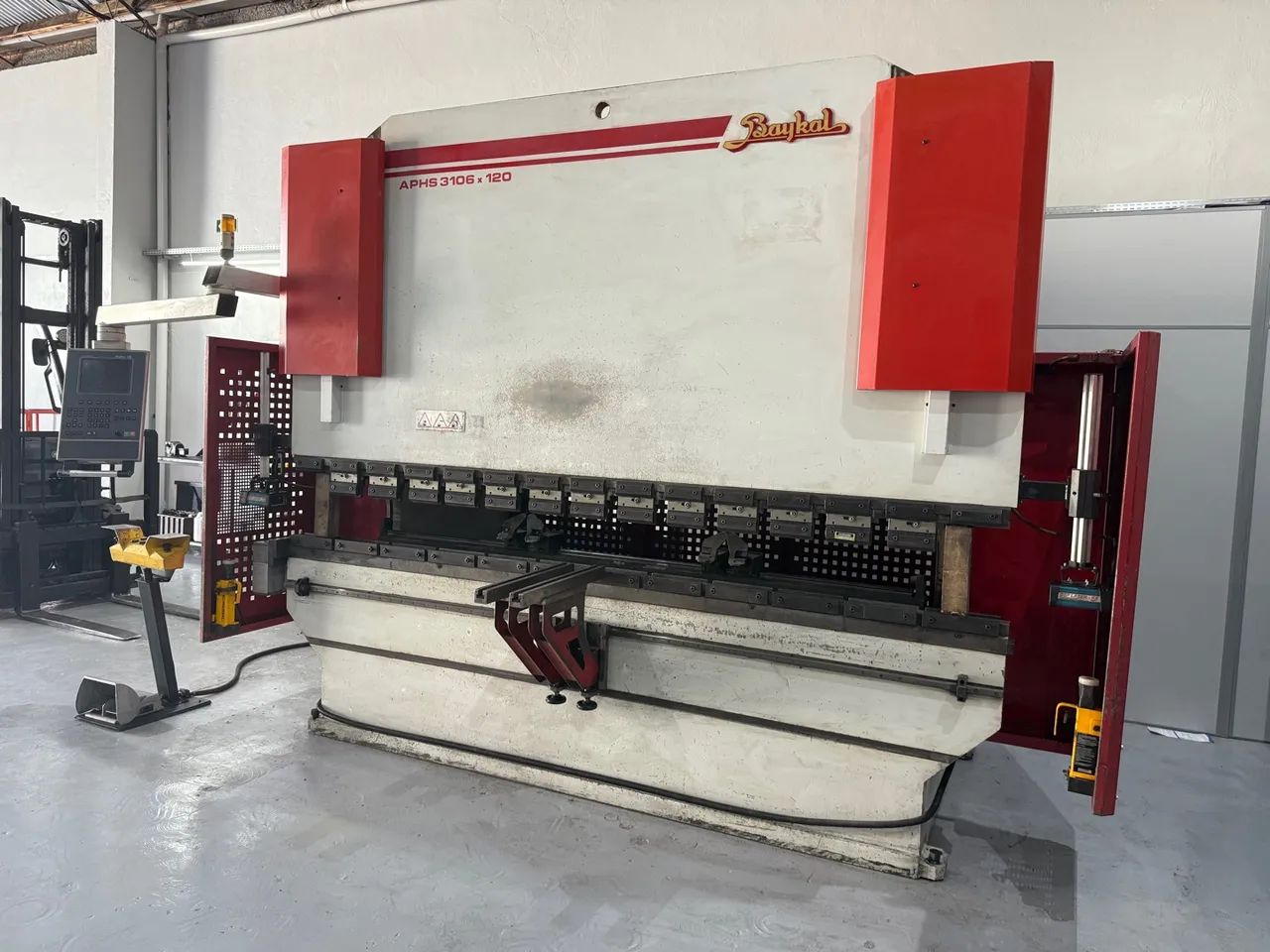 Dobradeira CNC Baykal 3106 mm x 120 T
