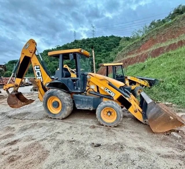 Restroescavadeira JCB
