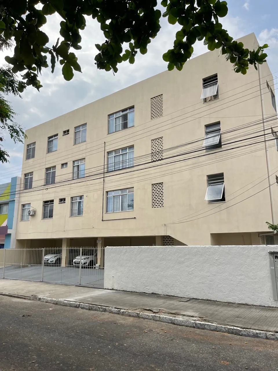 Vende-se prédio inteiro com 4 pavimentos.