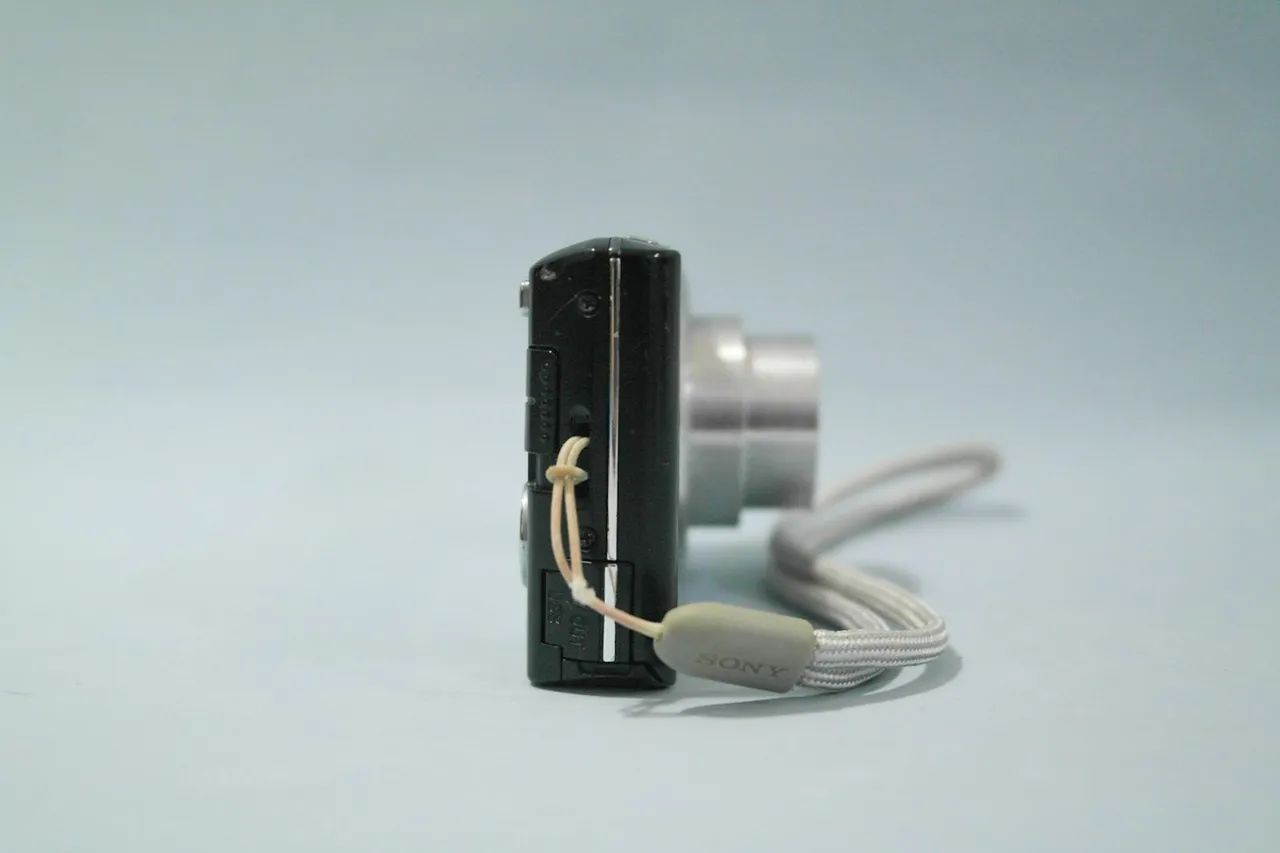 Camera Digital Sony Cybershot DSC-W610 14.1mpx Preta - Foto 3