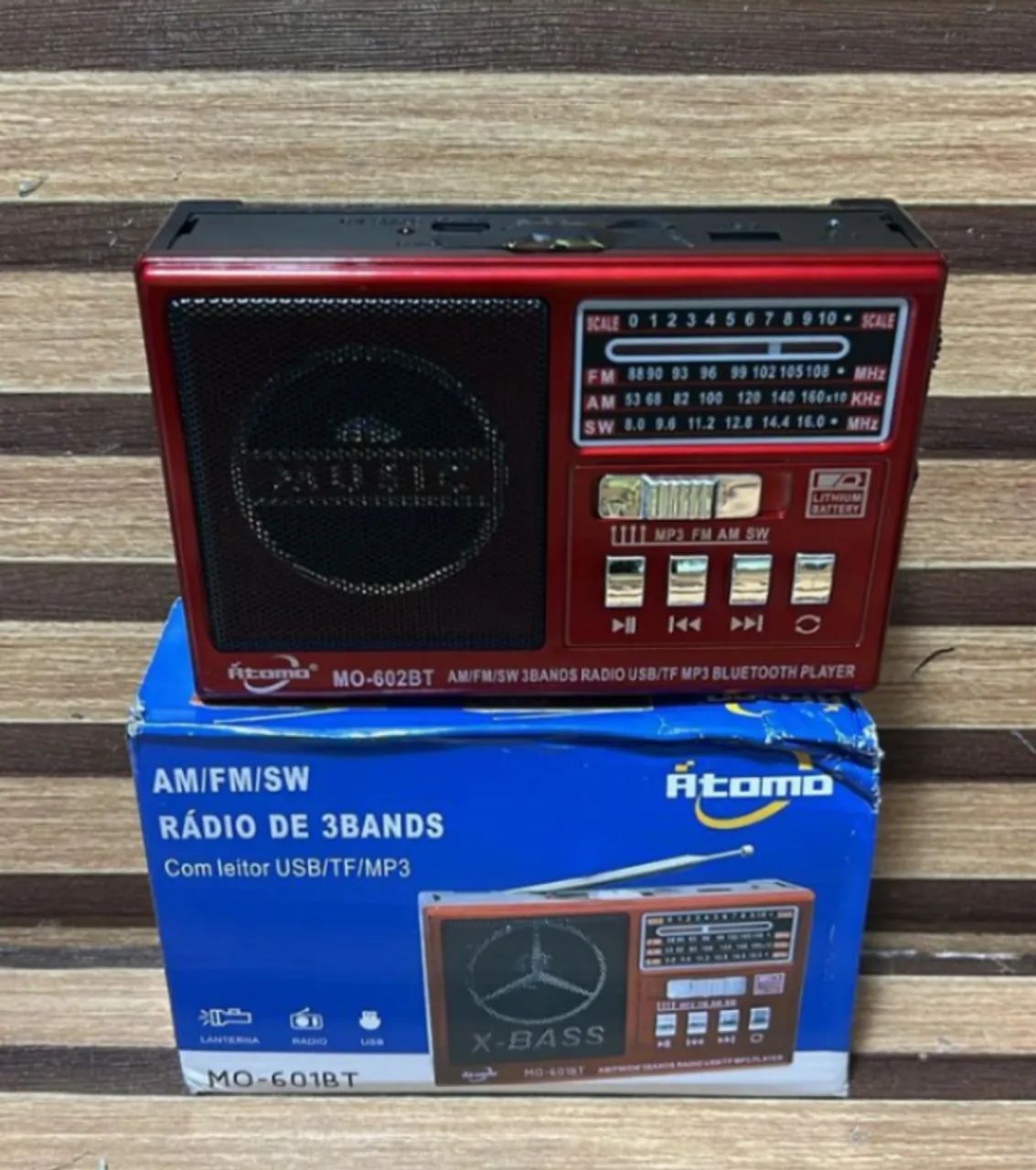 Rádio Recarregável AM FM SW Com Bluetooth E Leitor USB/TF/MP3 Possui Lanterna Na Lateral