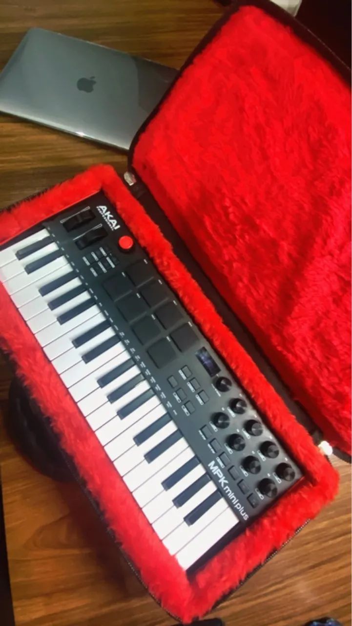 Controlador Akai MPK mini plus 